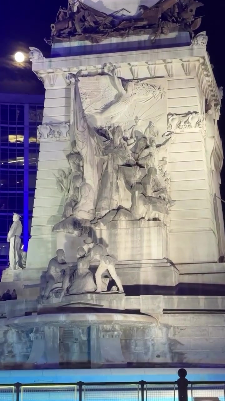 铭记历史!詹姆斯晒参观印第安纳波利斯市中心士兵与水手纪念碑 铭记历史!詹姆斯晒参观印第安纳波利斯市中心士兵与水手纪念碑